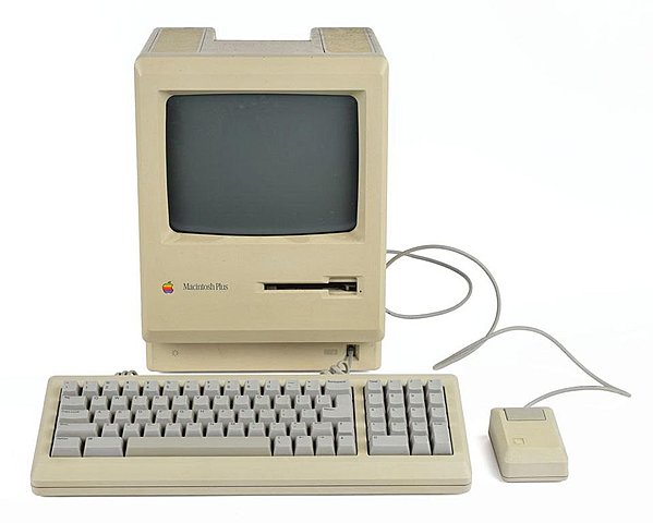 Первые компьютеры Macintosh с графическим интерфейсом
