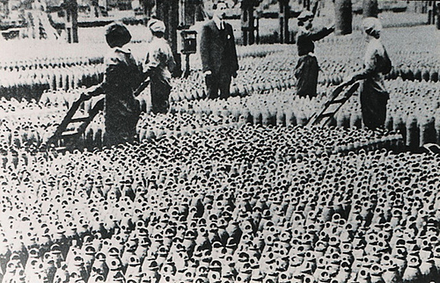 In London, women demonstrate for the right to work in war industries