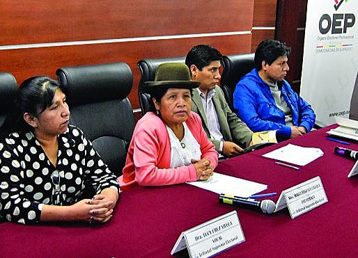 Expresidenta del TSE dice que fue víctima de los cuatro vocales