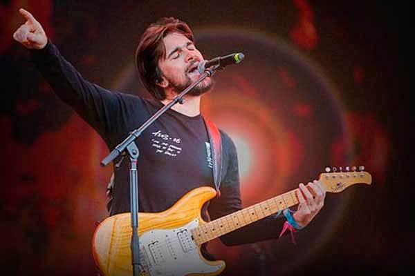 He started his carreer like a soloist.