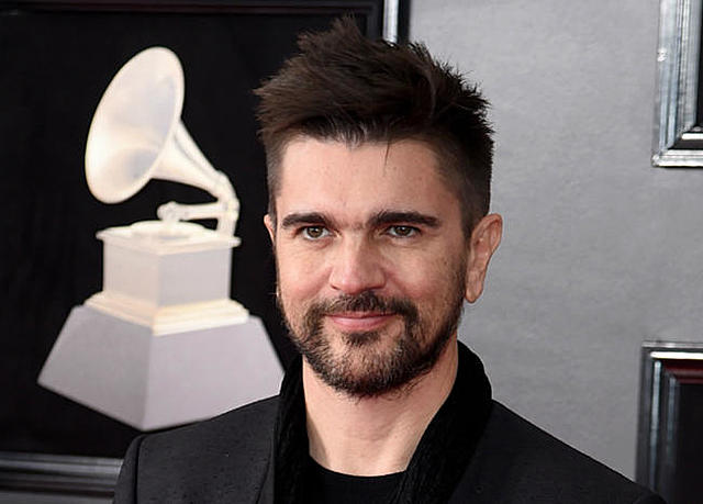 He was nomed like the decade's artist (2000-2009).