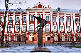 Naval Academy is established in St Petersburg.