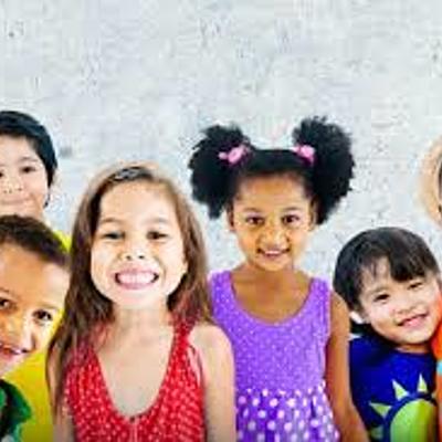 Timeline: Tras los pasos de la infancia y la adolescencia