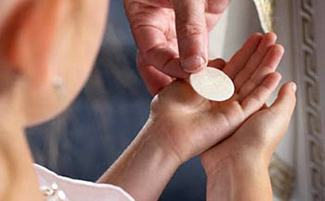 Faig la meva primera comunió a l'esglèsia Mare de Déu de la Misericòrdia de Sarrià de Ter