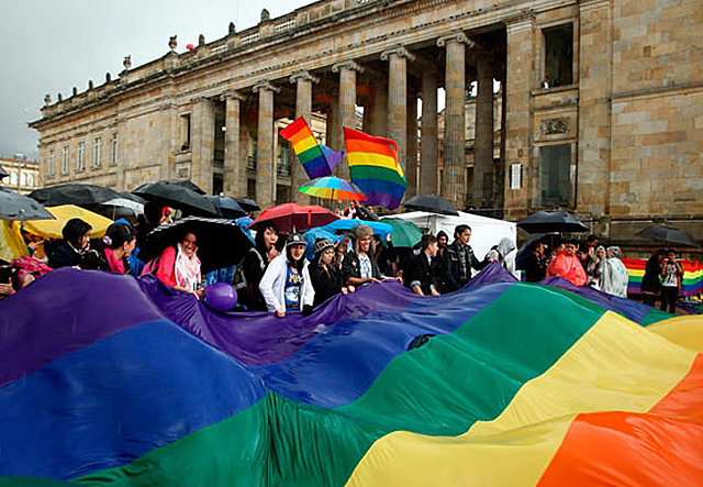 2011  A FAVOR DE LAS PERSONAS LGTBI