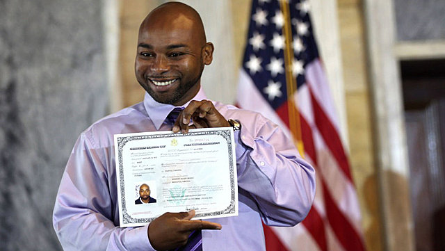 De los mexicanos naturalizados  1.1 millones pertenecían al tipo B para turista, visita y negocio.