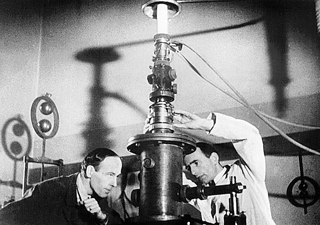 Первый электронный микроскоп