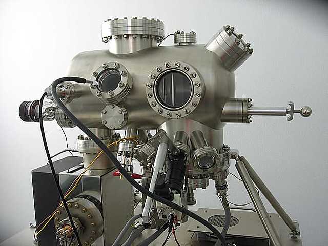 Первый сканирующий туннельный микроскоп