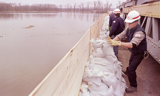 Engineers shore up a wall along Lock and Dam 3