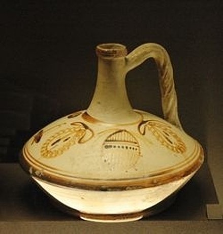 Arte Griego. Lagino con decoración de instrumentos musicales. Museo del Louvre. Periodo Helenístico