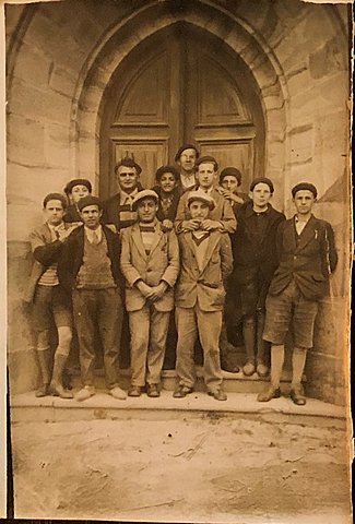 Robert devant le temple