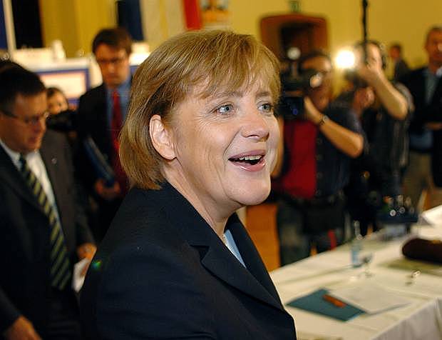 Angela Merkel wird die erste deutsche Bundeskanzlerin.