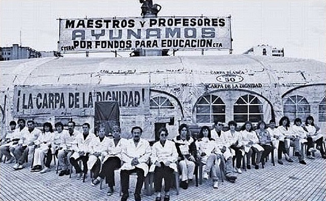 Carpa blanca de docentes