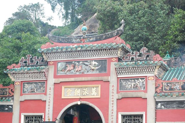 Potugese settlers settle in Macao