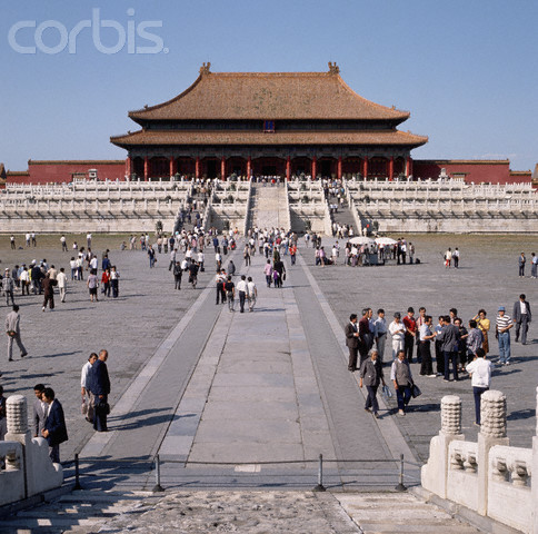 Jesuit missionaries establish a presence in china.