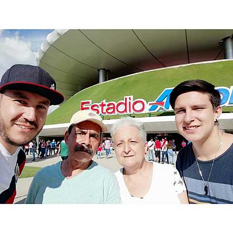 Flesboi en el estadio de las chivonas