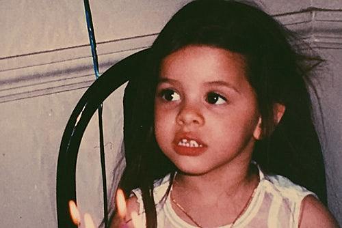 Was born on April 28 in 1995 Astoria, New York, United States