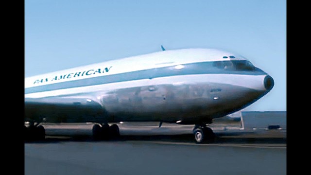 Se introduce el Boeing 707