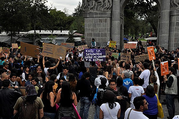SIGLO XXI: Aproximaciones a La historia de la educar el Ecuador, Quito, Santularia
