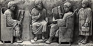 S. III a.C, se implanta la escuela secundaria (Grammaticus)
