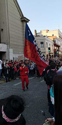 Levantan el toque de queda