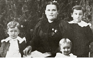 INFANCIA (1895 - 1900)