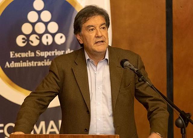 Director de la ESAP admite que se subirá el sueldo 45%