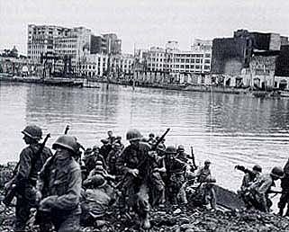 US Troops Land On Philippines