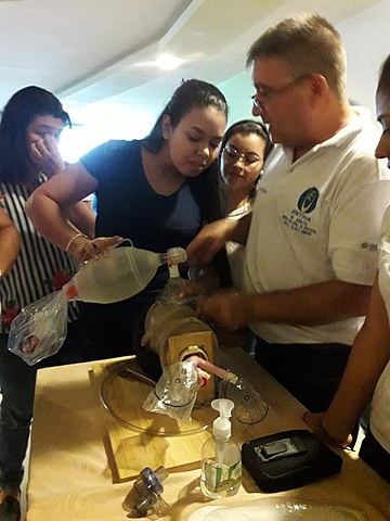 Iniciar la universidad y trabajar como enfermera.