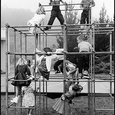 Timeline: Tras los pasos de la Infancia y la Adolescencia.