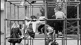 Timeline: Tras los pasos de la Infancia y la Adolescencia.