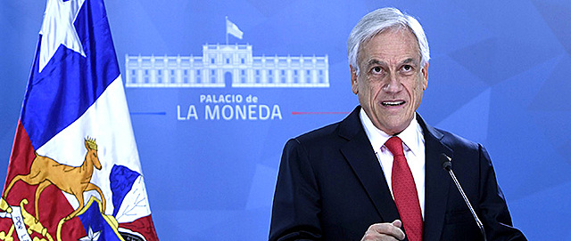 El govern informa que hi han hagut 15 morts més durant la crisi i que el president anuncia un paquet de mesures de tall social per afrontar la crisi.