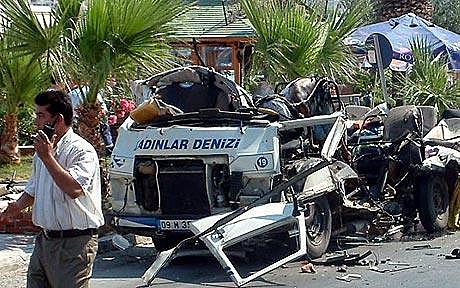 [TR] Attentato contro un minibus a Kusadasi