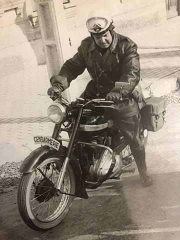 Robert gendarme à moto