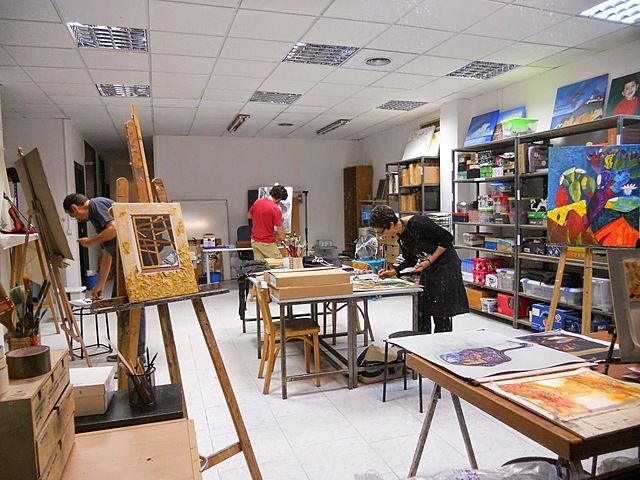 Va començar a treballar a un taller