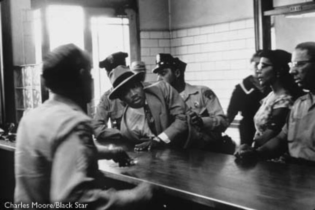 16 april 1963 Police arrest Civil Rights Leader Rev. Martin Luther King JR and other ministers demostrating in Birmingham,Alabama,then turn fire hoses and police dogs on the marchers.