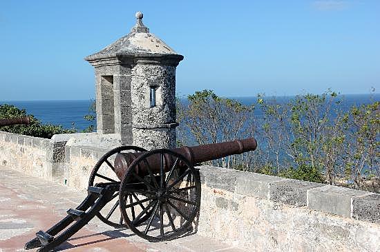 La península se hallaba constantemente amagada por los piratas.