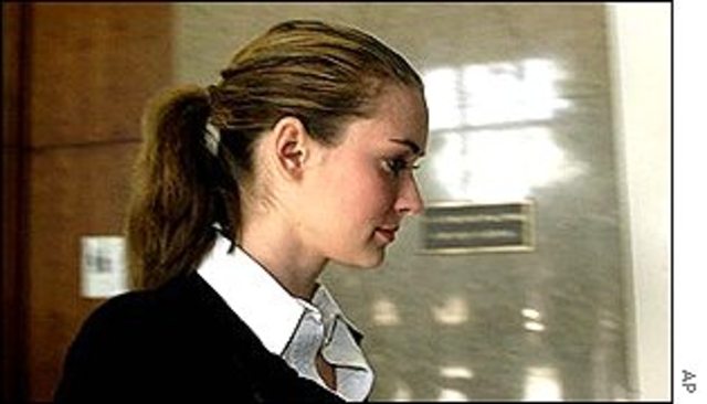 Winona Ryder aparece en la corte