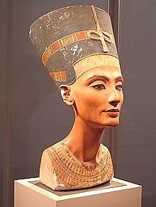 Arte Egipcio. Busto de Nefertiti. Imperio Nuevo.