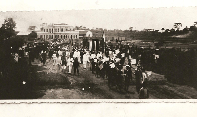 Cavalaria em frente a Estação Saudade.