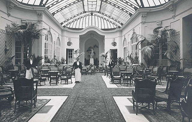 Primer hotel en España