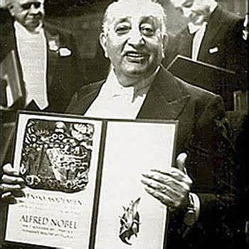 Recibió el premio Nobel de Literatura.