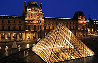 La&nbsp;Pirámide del Museo del Louvre