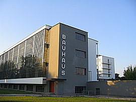 Walter Gropius; Escuela de la Bauhaus.