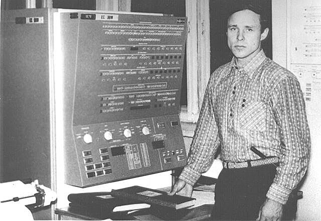 1976 4 поколение ЭВМ