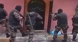 La policía encuentra a los ladrones