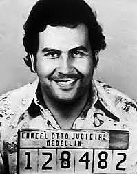 PABLO ESCOBAR NARCOTRAFICANTE COMO POLITICO