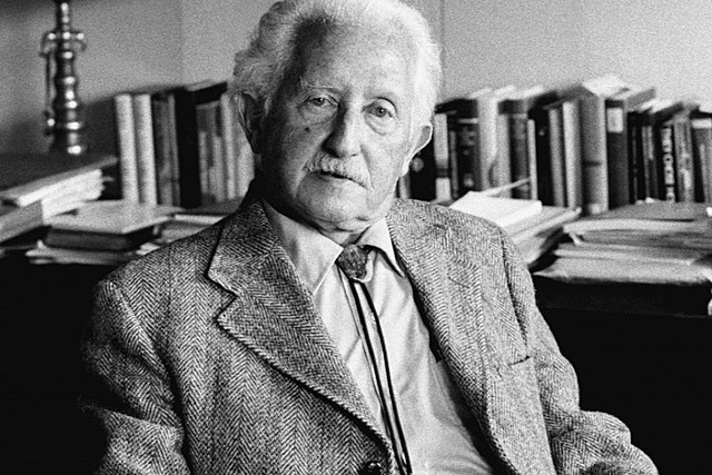 Erik Erikson (1902-1994)