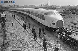 JAPÓN LANZA  EL TREN BALA