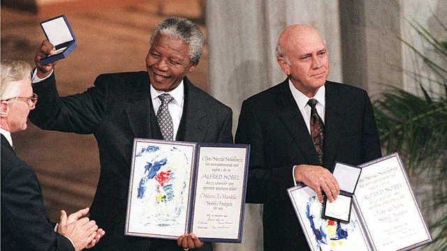 PREMIO NOBEL DE LA PAZ POR EL FINAL PACÍFICO DEL “APARTHEID”
